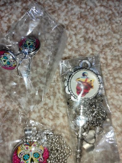 Skull skeleton earrings set FREEpost