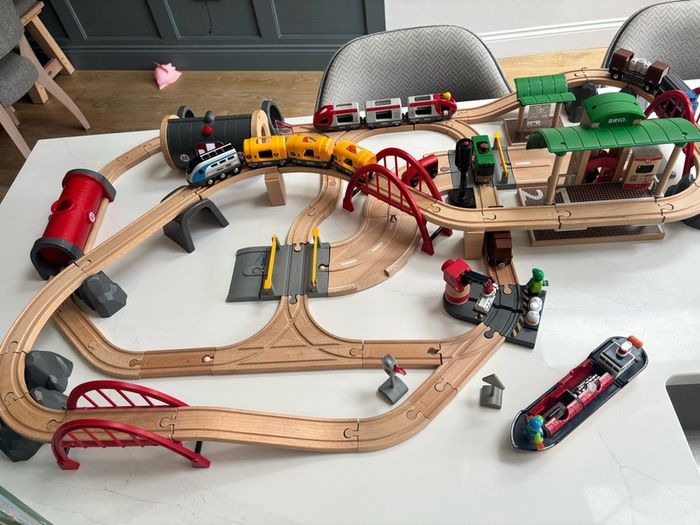 Brio Deluxe Train Railway Set with extra BRIO BT016 train