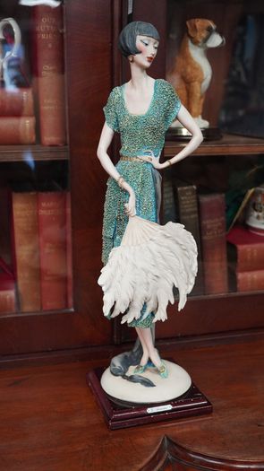 Giuseppe Armani Florence Lady with Fan Figurine