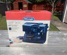 DeLonghi Coffee / Cappuccino / Espress and Filterd coffee maker.