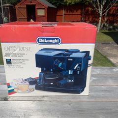DeLonghi Coffee / Cappuccino / Espress and Filterd coffee maker.