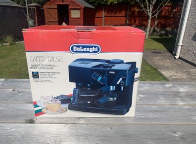DeLonghi Coffee / Cappuccino / Espress and Filterd coffee maker.