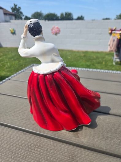 Vintage Royal Doulton HN 2937 GAIL Figurine