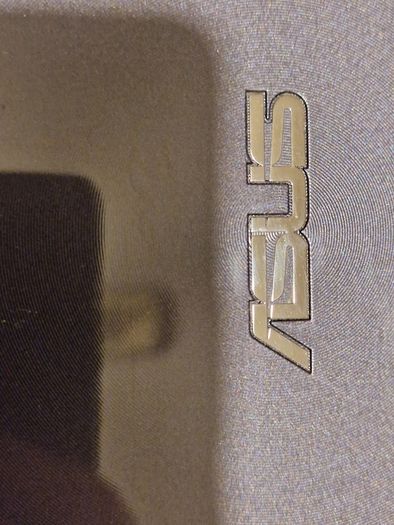 ASUS LaptopTablet CN9935, Windows 8, 2GB Ram 64GB HDD, Intel Atom CPU Z3740 1.33GHz in excellent condition