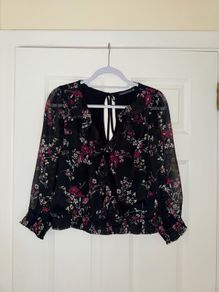 New Abercrombie & Fitch Floral Sheer Ruffle Blouse in Black - size M