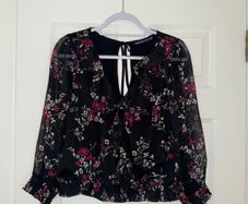 New Abercrombie & Fitch Floral Sheer Ruffle Blouse in Black - size M