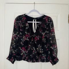 New Abercrombie & Fitch Floral Sheer Ruffle Blouse in Black - size M