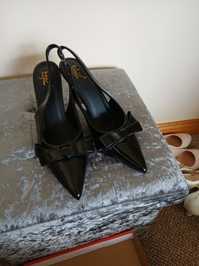 Women's patent leather shoes size 6
