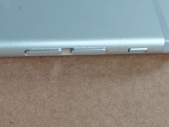 Apple Iphone 6s, White, 32GB, Battery Life 83 percent, Excellent condition