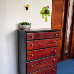Chest of drawer