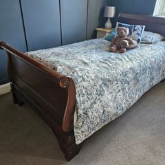 Sleigh bed single