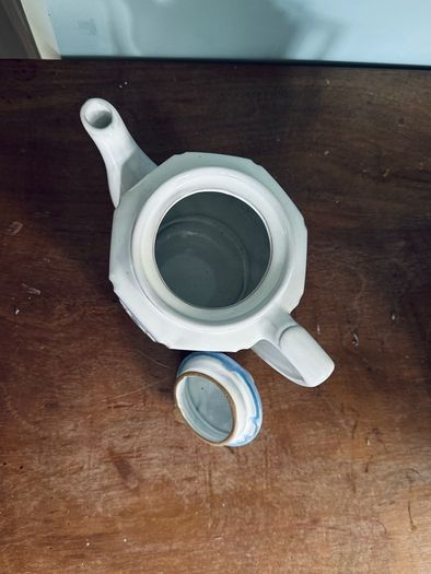 teapot and milk jug