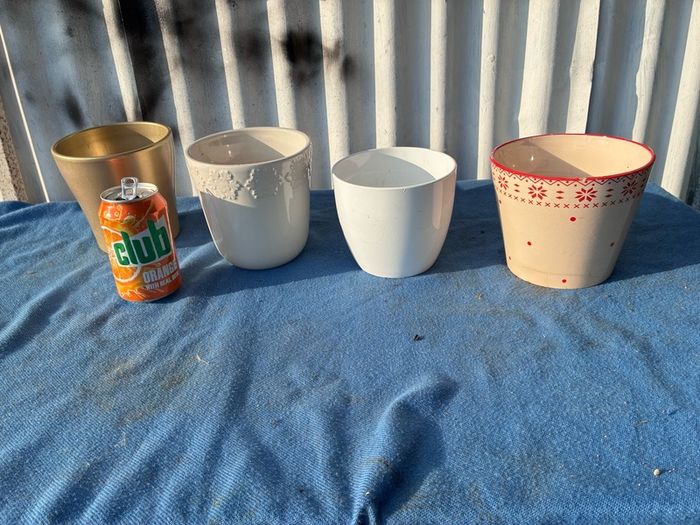 4 ceramic flower pots