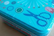 Sewing kit in a tin BN
