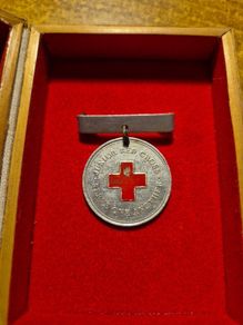 Vintage  Great WWI Junior Red Cross Service Member Medal in Painted Aluminum