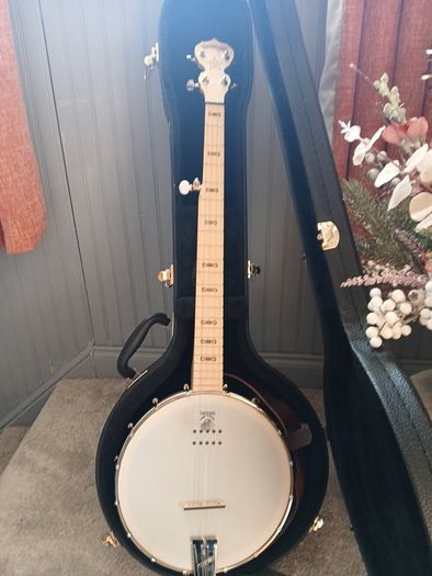 Immaculate condition Deering goodtime with Pick up  A/E 5 STRING BANJO