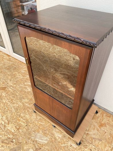 Record / Speaker cabinet