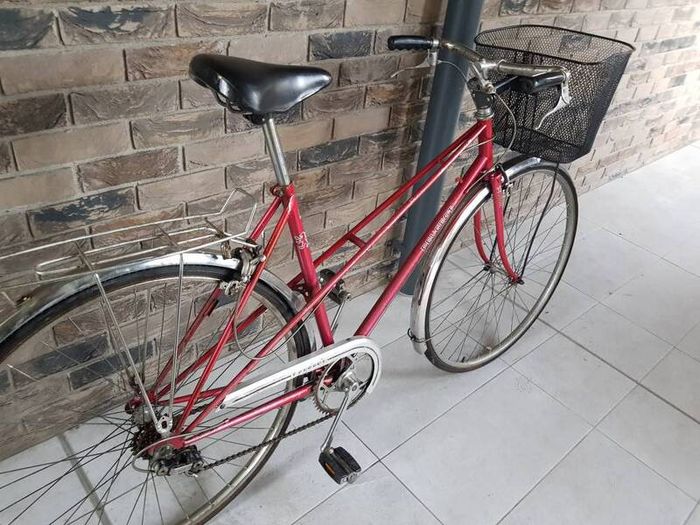 Retro Peugeot ladies bike( can deliver)