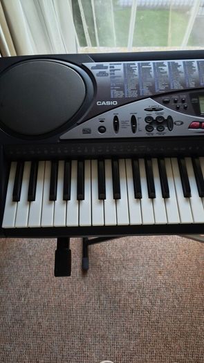 Casio keyboard LK 50 with a stand