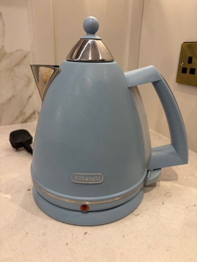 DeLonghi Argento Flora Kettle Blue 1.7L