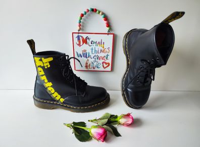 Dr Doc Martens logo brand print 1460 8 hole black yellow boots UK 6 EU 39 US 8