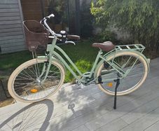 Almost new low frame city bike ladies almond green