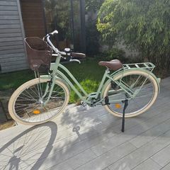 Almost new low frame city bike ladies almond green