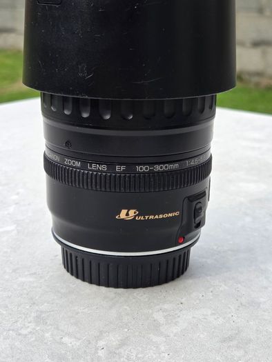 Canon EF 100-300mm f/4.5-5.6 USM
