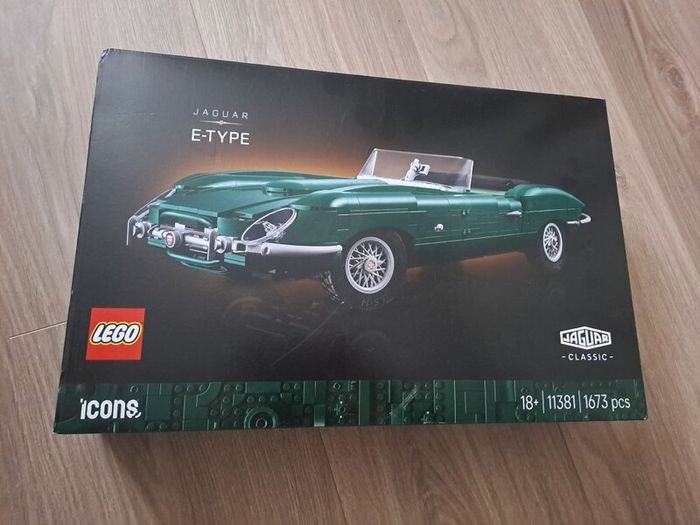 LEGO Icons 11381 Jaguar E-Type