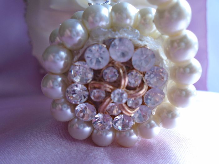 Custom made luxury pearls  bouquet handmade crystal ivory brooch