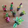Tiny plants, flowerpots, vases for dolls house Image 9