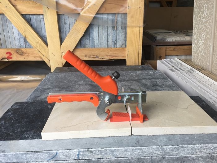 Complete Professional tiling system clips, wedges, pliers, see text for details pls