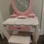 Small make up table Image 2