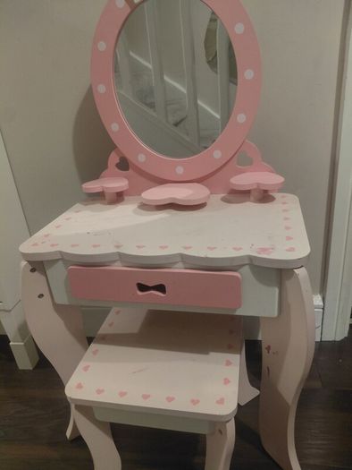 Small make up table