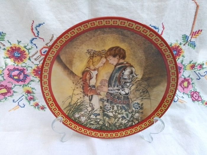 Sulamith Wulfing Vintage Display Plate