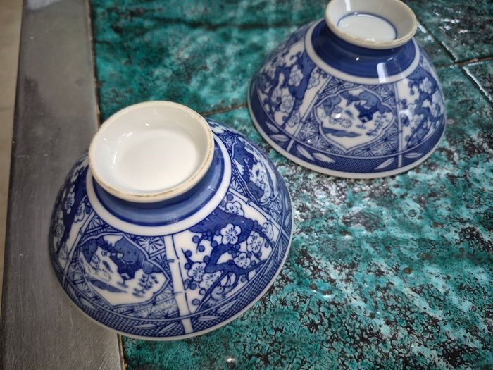 2 Japanese bowls