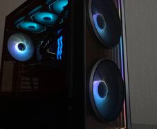 Lian Li High-end Gaming Pc | 9800x3d | 32gb Ddr5 | X870 | 2tb Nvme | Rtx 5070 Phyton Iii | Rm1000x
