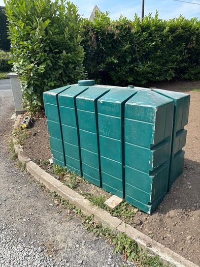 Oil tank with oil in it