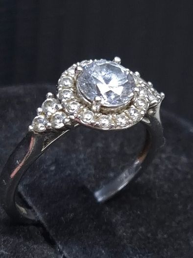 Vintage 9ct White Gold Cluster Ring  Size 51.5