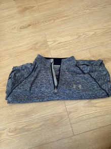 Under Armour half zip size M