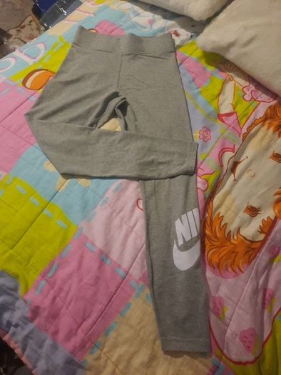 Grey Nike leggings
