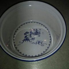 Rear vintage muffin dish.