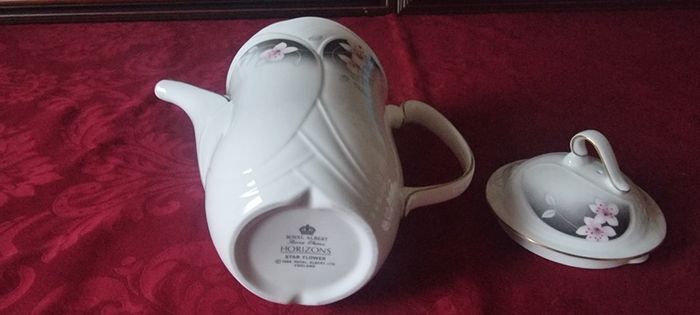 Vintage Royal Albert Horizons Star Flower Bone China Gold Gilt Coffee Pot / Water Pitcher Made In England