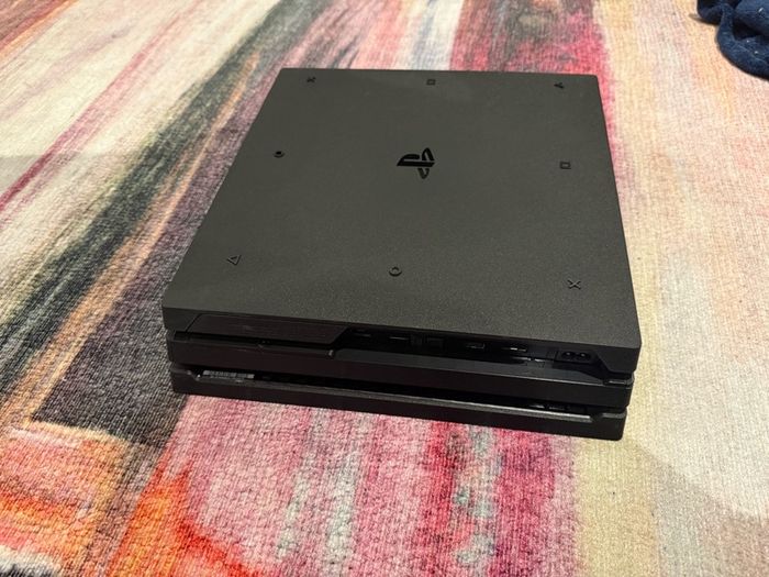 ps4 pro 1TB with one joypad