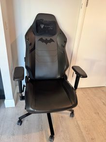 Secretlab Titan Dark knight gaming chair