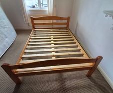 Queen double bed, 200cm x 150cm