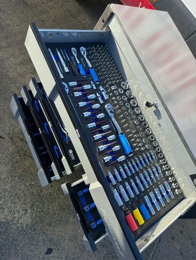 Brand New 12 Drawer Tool Chest Full Of Tools