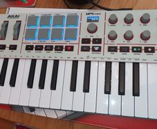 Akai MPK Mini MK4 - Perfect Condition