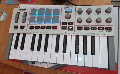 Akai MPK Mini MK4 - Perfect Condition