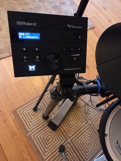 Roland TD-07 DMK, pedal, throne, monitor